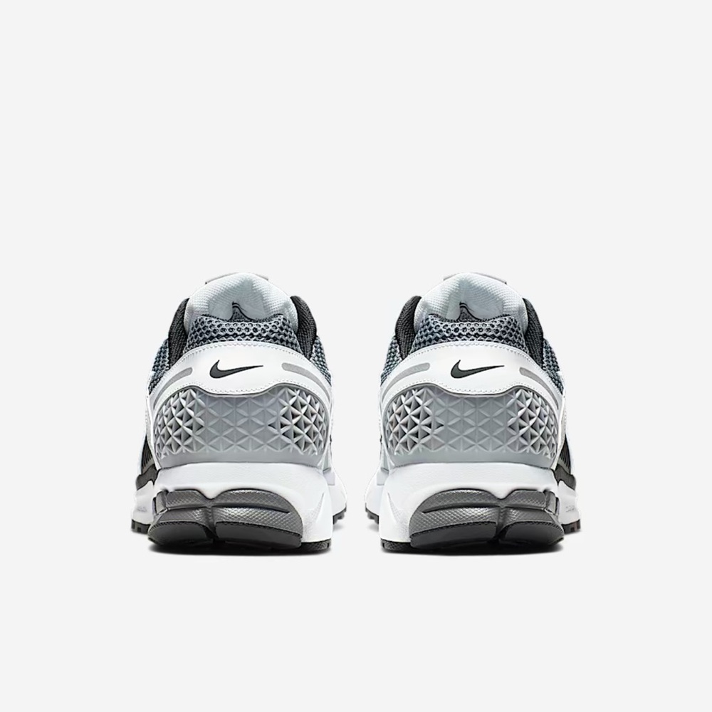 Nike Men's Zoom Vomero 5 Shoes